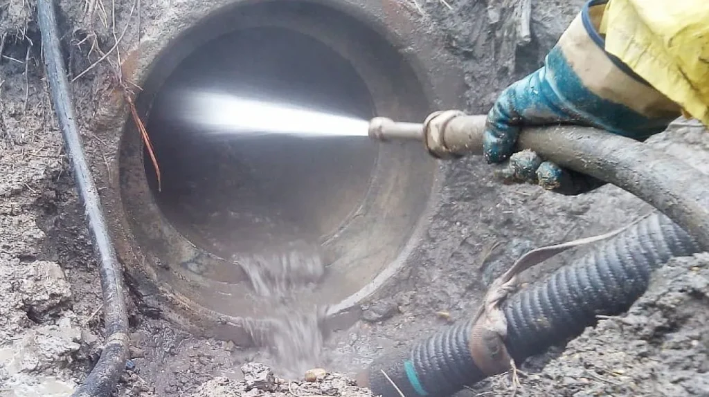 Гидродинамическая чистка канализации