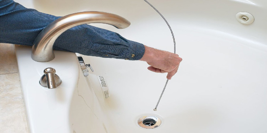 устранение засора в ванной
