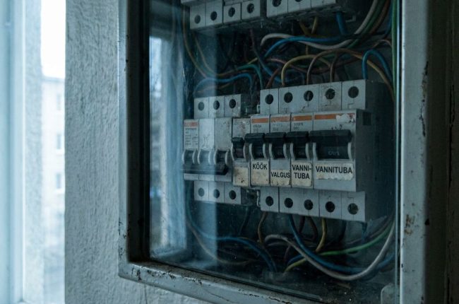 Elektrimontaasi vastavussertifikaat Tallinn – elektrikilp kaitselülititega