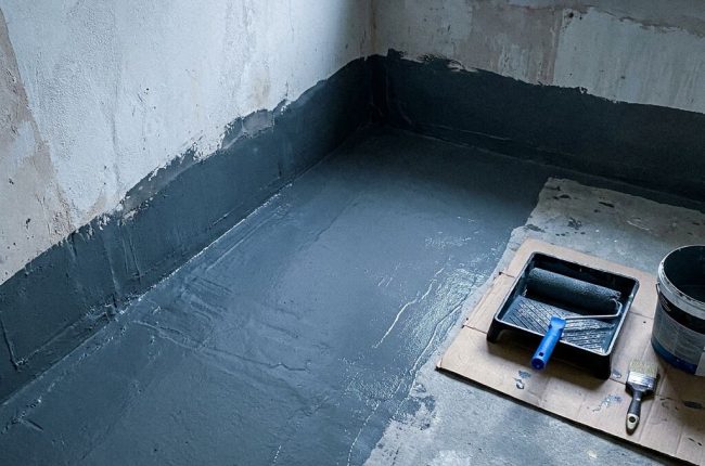 Гидроизоляция ванной под плитку: нанесение обмазочной гидроизоляции на пол и стены