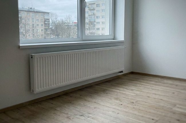 Замена радиатора в Таллинне — новый панельный радиатор в квартире