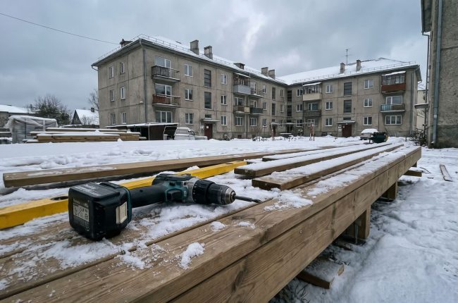 Строительство деревянной террасы зимой в Эстонии